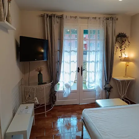 4 Pers Avec Terrasse Et Piscine *